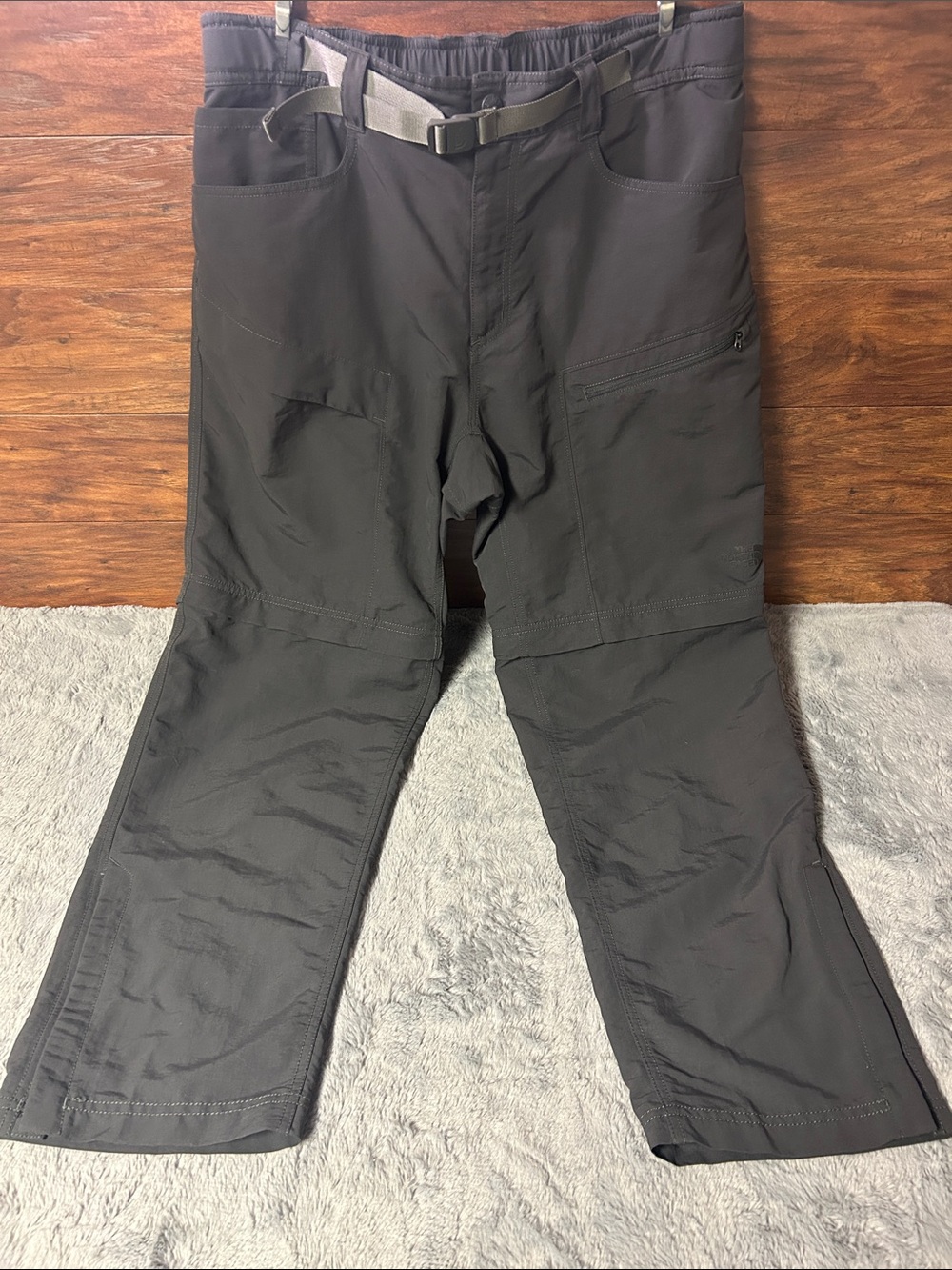 The North Face Men’s Medium Convertible Outdoor / Hiking / Adventure Pant